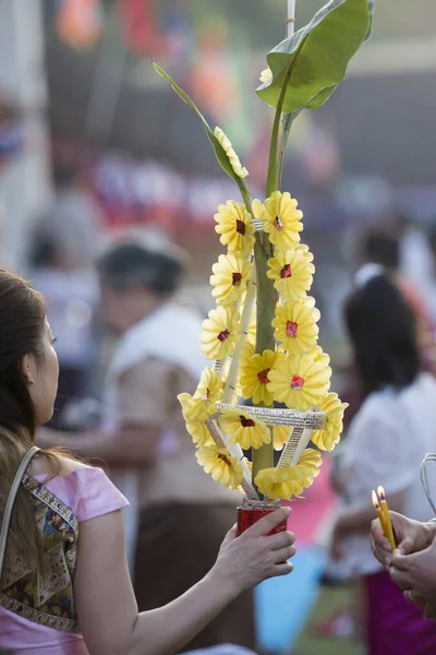 Mensen op de Pha die Luang-Festival — Stockfoto