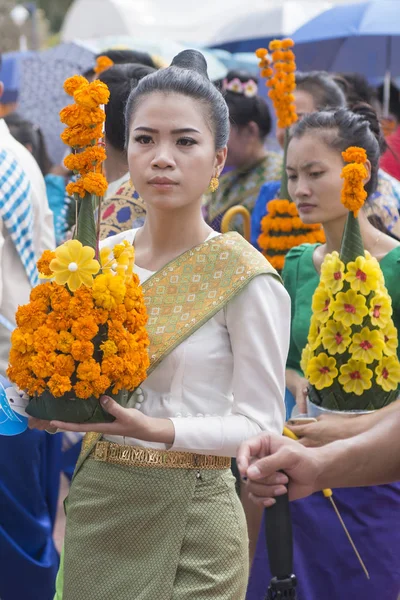 Menschen auf dem pha that luang festival — Stockfoto
