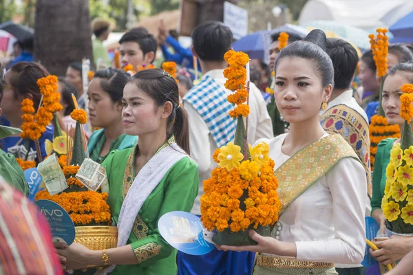 Pessoas no Festival de Pha That Luang — Fotografia de Stock