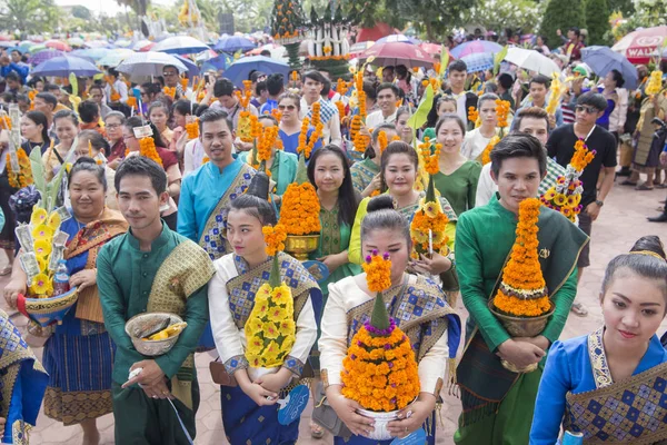 Pessoas no Festival de Pha That Luang — Fotografia de Stock