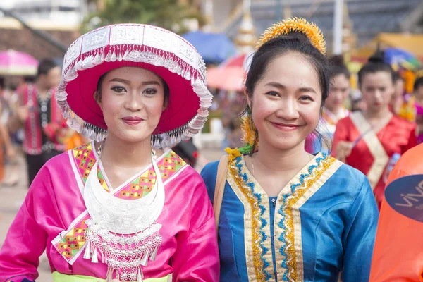 Menschen auf dem pha that luang festival — Stockfoto