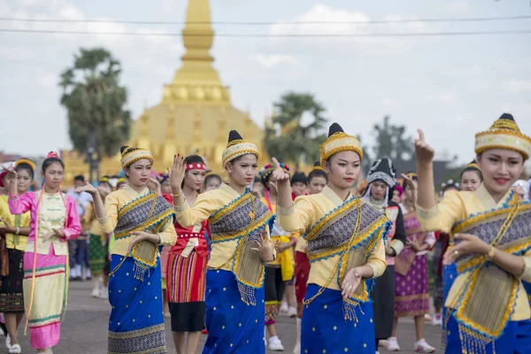 Menschen auf dem pha that luang festival — Stockfoto