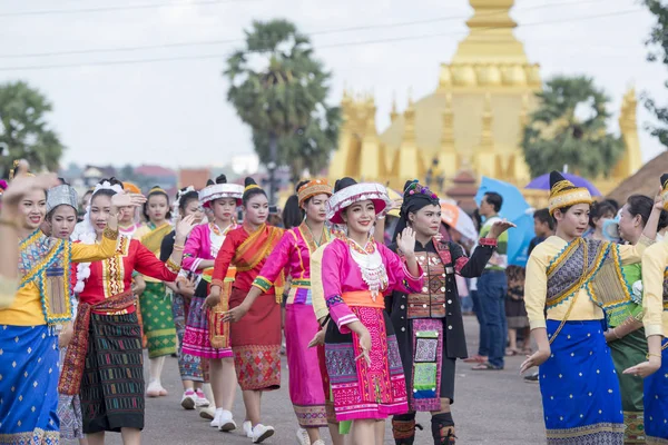 Emberek a Pha Luang, hogy a fesztivál — Stock Fotó