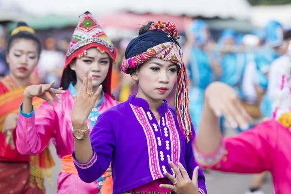 Menschen auf dem pha that luang festival — Stockfoto