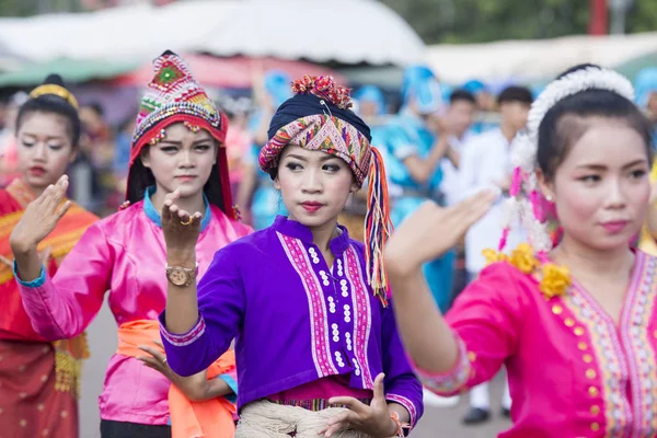 Mensen op de Pha die Luang-Festival — Stockfoto