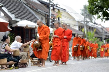 Rahipler sabah, Laos