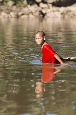 Bambu köprü inşaatı