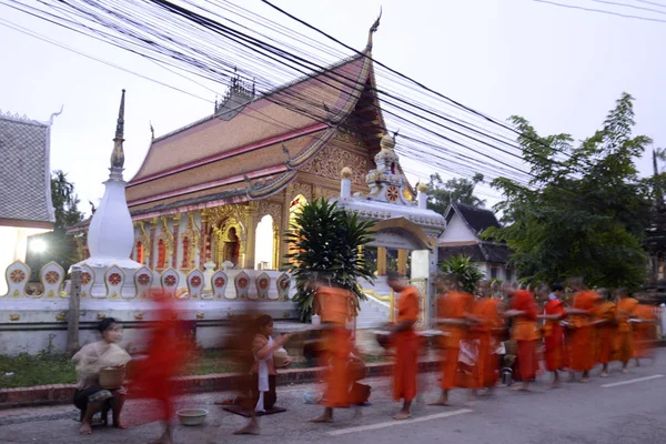 Monjes en la mañana, Laos — Foto de Stock