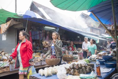 Gıda pazarının Luang Prabang şehir