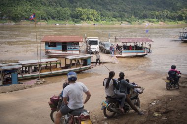 Mekong Nehri feribot köprüsünde
