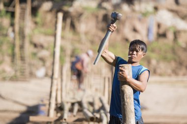 Nam Han Nehri bambu köprü inşaatı