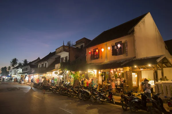 Sisavangvong carretera en la ciudad de Luang Prabang — Foto de Stock