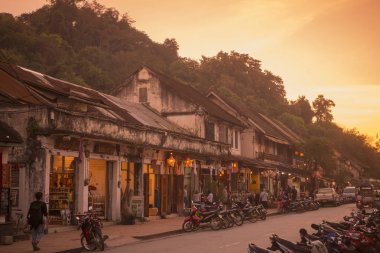 Sisavangvong yol Luang Prabang şehir