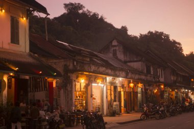 Sisavangvong yol Luang Prabang şehir