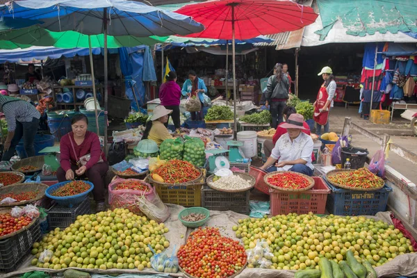 Food Market in the town of Luang Prabang — Stock Photo, Image