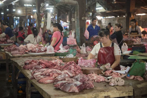 Lebensmittelmarkt in der Stadt Luang Prabang — Stockfoto
