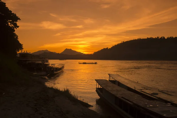 老挝琅勃拉邦湄公河里弗 — 图库照片