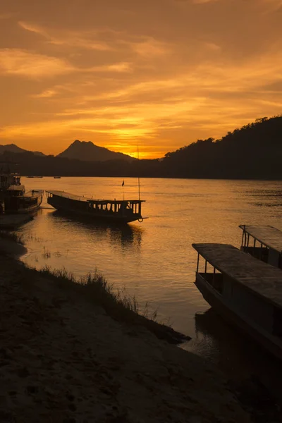 LAOS LUANG PRABANG MEKONG RIVER — Stock Photo, Image