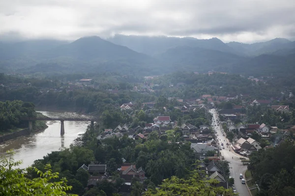 Nam Khan river in the town of Luang Prabang — Stock Photo, Image