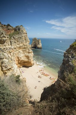 Ponta da Piedade Portekiz kayalar bir manzaraya