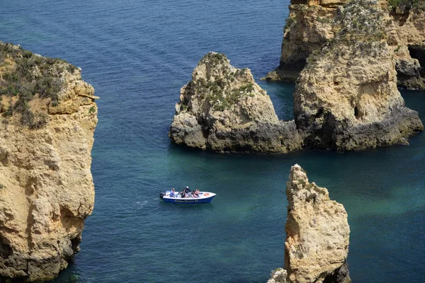 Un paisaje en las rocas de Ponta da Piedade en Portugal —  Fotos de Stock