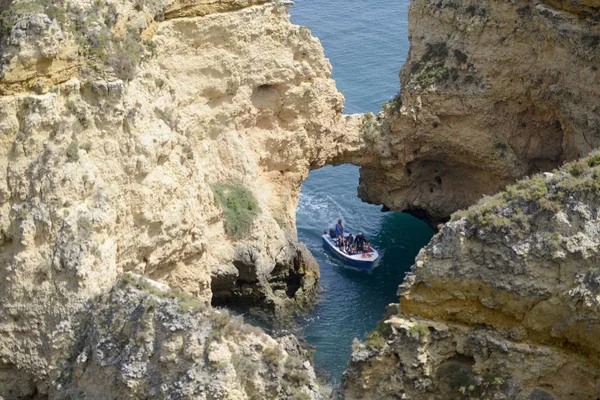 Un paisaje en las rocas de Ponta da Piedade en Portugal —  Fotos de Stock