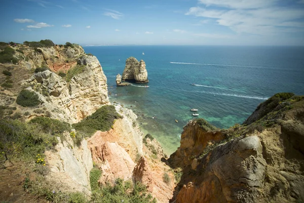 Een landschap op de rotsen van Ponta da Piedade in Portugal — Stockfoto