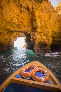 Ponta da Piedade Portekiz kayalar bir manzaraya 