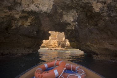 Ponta da Piedade Portekiz kayalar bir manzaraya 