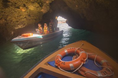 Ponta da Piedade Portekiz kayalar bir manzaraya 