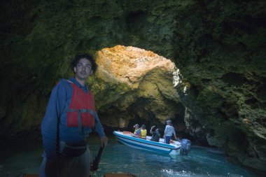 Ponta da Piedade Portekiz kayalar bir manzaraya 