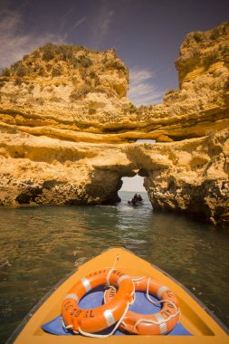 Ponta da Piedade Portekiz kayalar bir manzaraya 