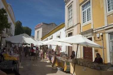 bir salonu Cumartesi piyasada Loule şehir ile