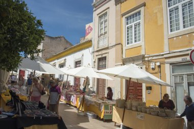 bir salonu Cumartesi piyasada Loule şehir ile