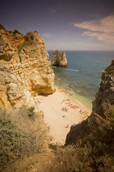 风景在蓬达皮达德在葡萄牙的岩石 — 图库照片