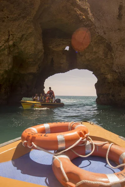 Un paisaje en las rocas de Ponta da Piedade en Portugal —  Fotos de Stock