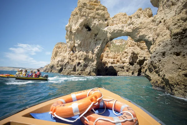 Un paisaje en las rocas de Ponta da Piedade en Portugal —  Fotos de Stock