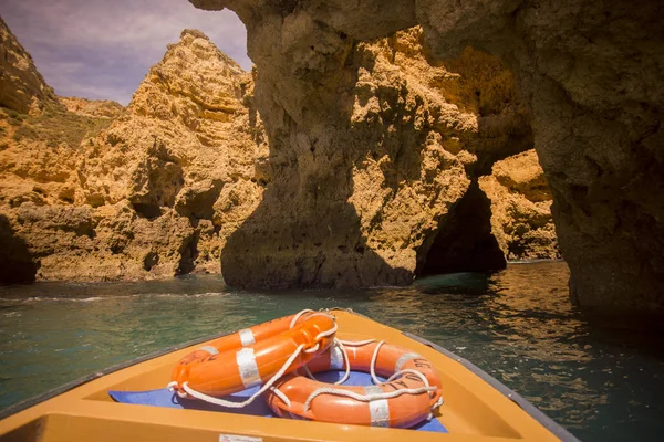 Un paisaje en las rocas de Ponta da Piedade en Portugal —  Fotos de Stock