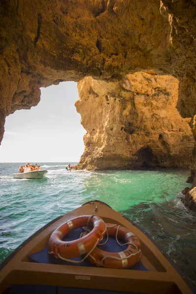 Un paisaje en las rocas de Ponta da Piedade en Portugal —  Fotos de Stock