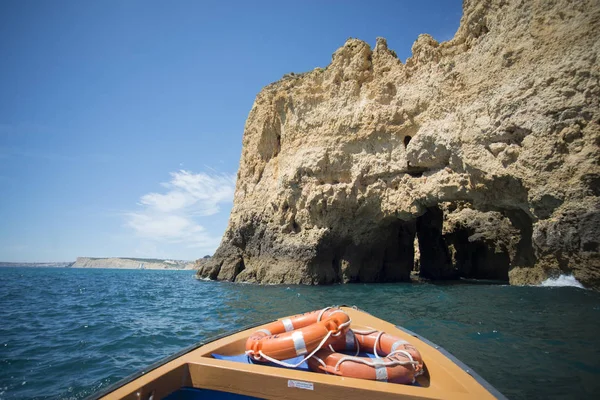 Un paisaje en las rocas de Ponta da Piedade en Portugal —  Fotos de Stock