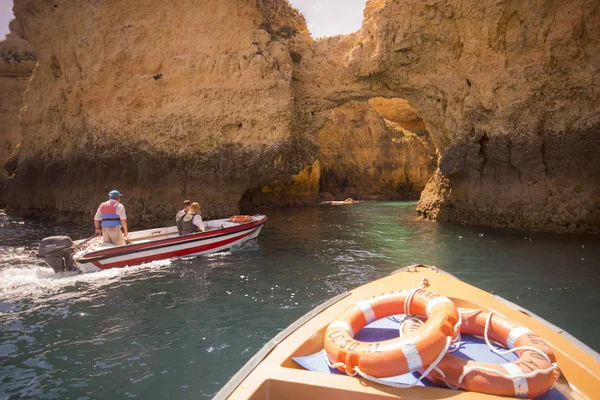 Un paisaje en las rocas de Ponta da Piedade en Portugal —  Fotos de Stock