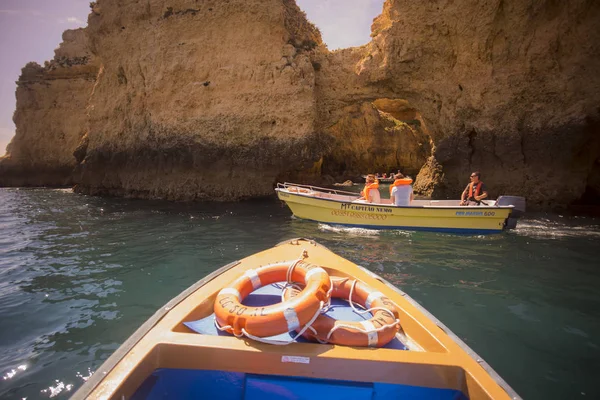 Un paisaje en las rocas de Ponta da Piedade en Portugal —  Fotos de Stock