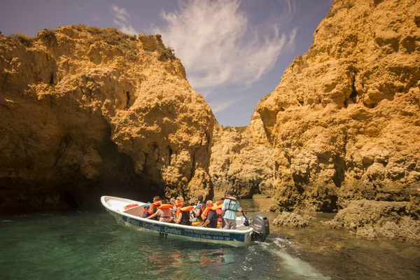 Un paisaje en las rocas de Ponta da Piedade en Portugal —  Fotos de Stock