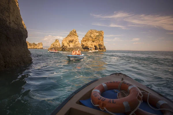 Ponta da Piedade Portekiz kayalar bir manzaraya 