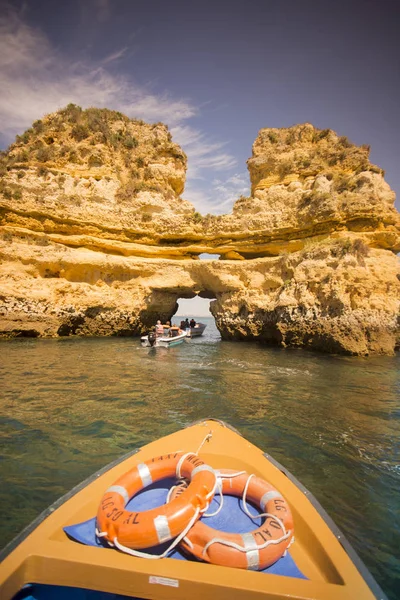 Un paisaje en las rocas de Ponta da Piedade en Portugal —  Fotos de Stock