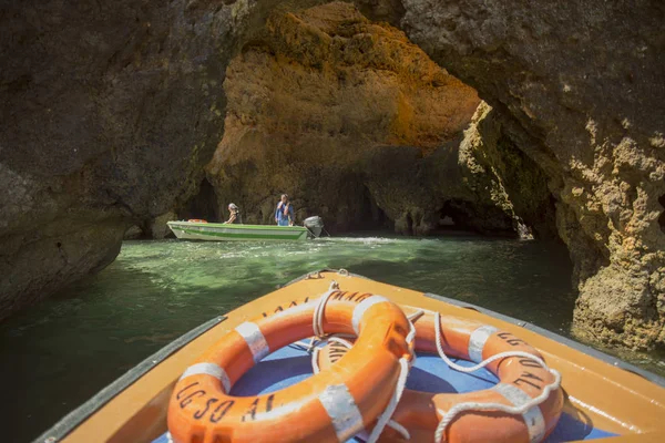 Ponta da Piedade Portekiz kayalar bir manzaraya 