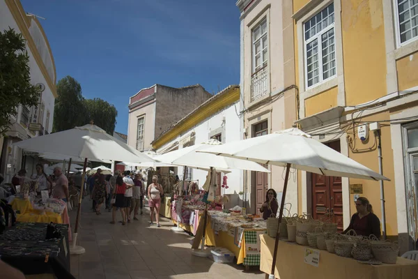bir salonu Cumartesi piyasada Loule şehir ile