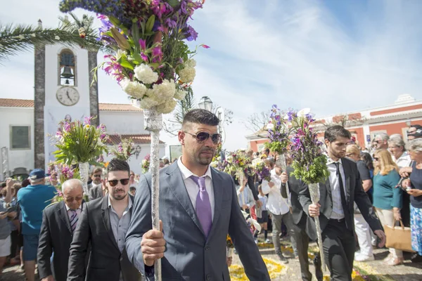 Velikonoční průvod Festa das Tochas Flores v Portugalsku — Stock fotografie