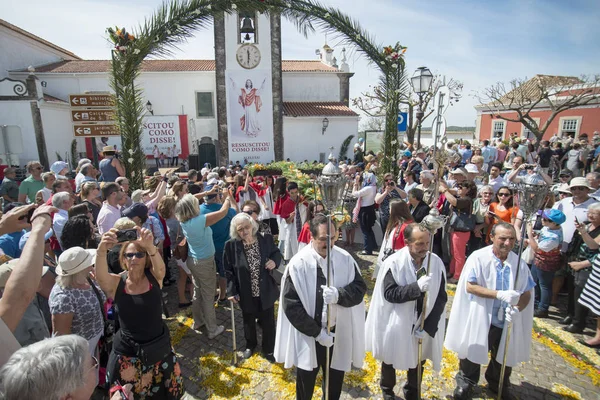 Velikonoční průvod Festa das Tochas Flores v Portugalsku — Stock fotografie