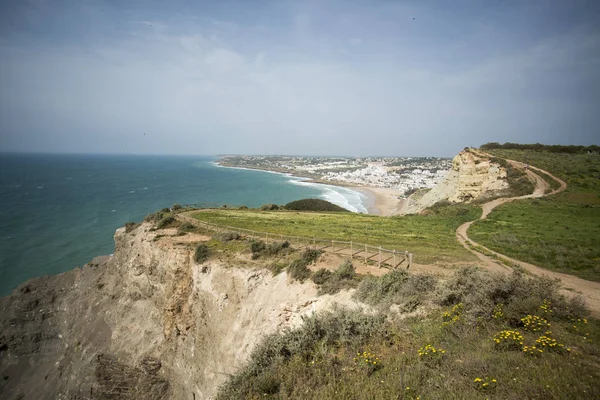 sahile kayalıklarla, Portekiz Atlantik Okyanusu ile